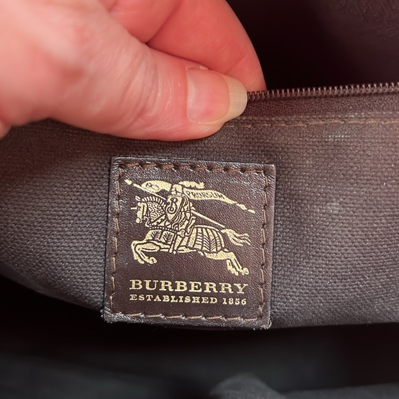 EUC Authentic Burberry Haymarket Check Coated Canvas onslow tote Zipper bag ๐ - Picture 6 of 15